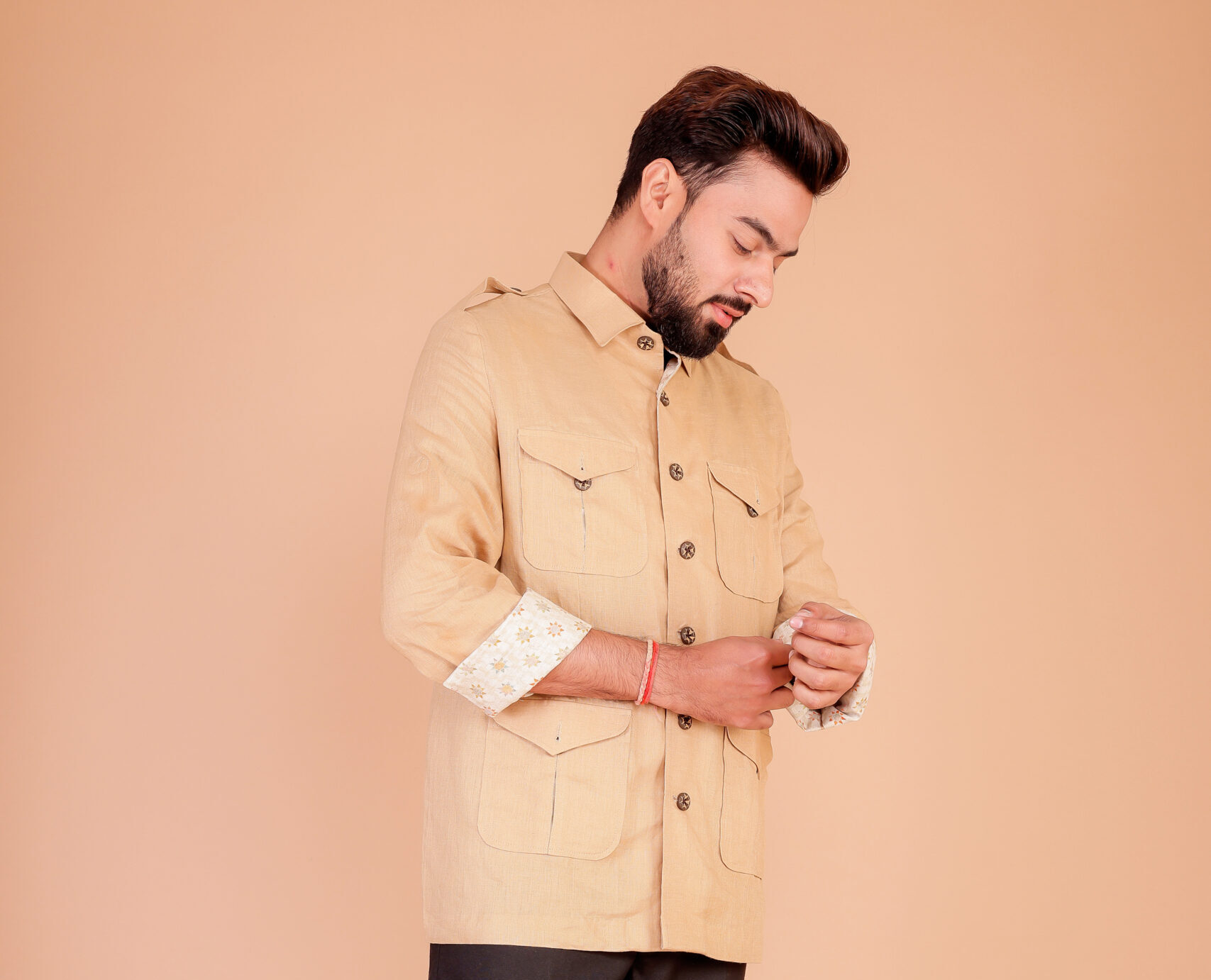 Stylish Linen Bush Coat for Men: Perfect for Travel - Image 3