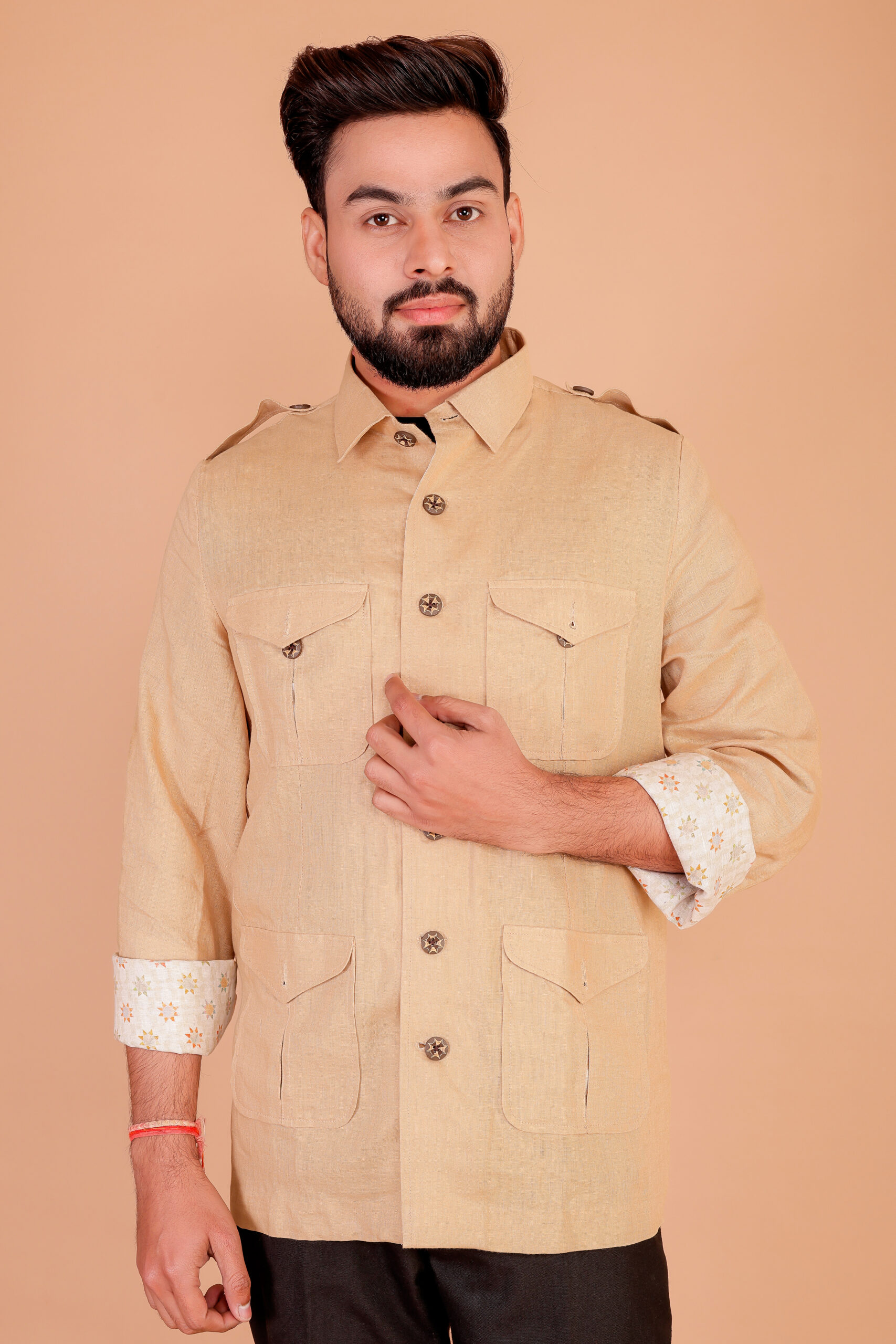 Stylish Linen Bush Coat for Men: Perfect for Travel - Image 4